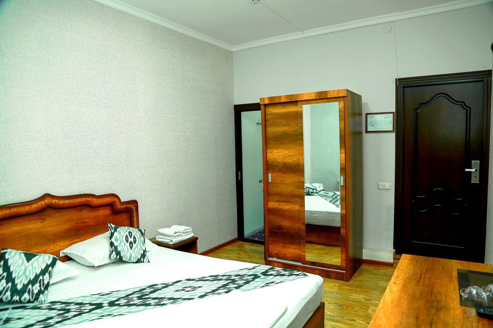Hotel Mir Адрес Abu Ali Ibn Sino 4A Bukhara Esterno foto