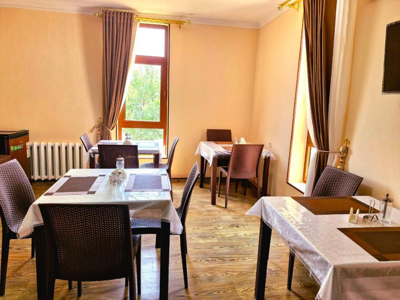 Hotel Mir Адрес Abu Ali Ibn Sino 4A Bukhara Esterno foto