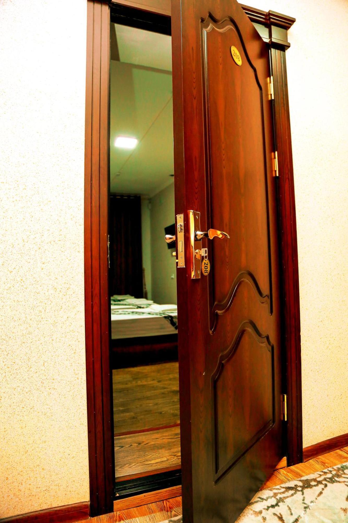 Hotel Mir Адрес Abu Ali Ibn Sino 4A Bukhara Esterno foto